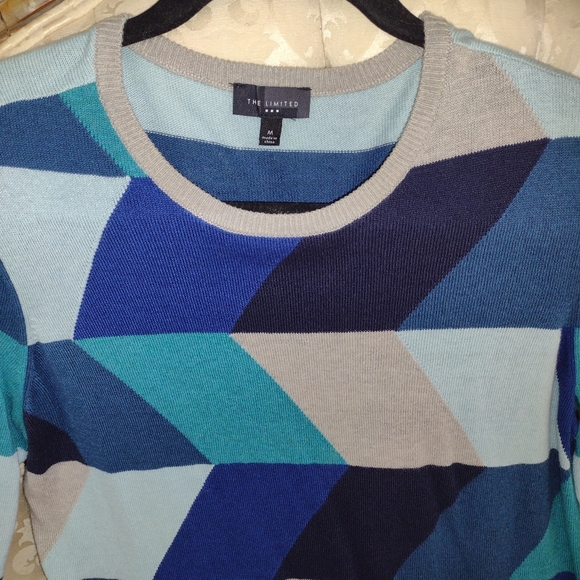 The Limited Sweater in Blue Tones - Picture 2 of 9